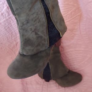 Fun NWOT boots